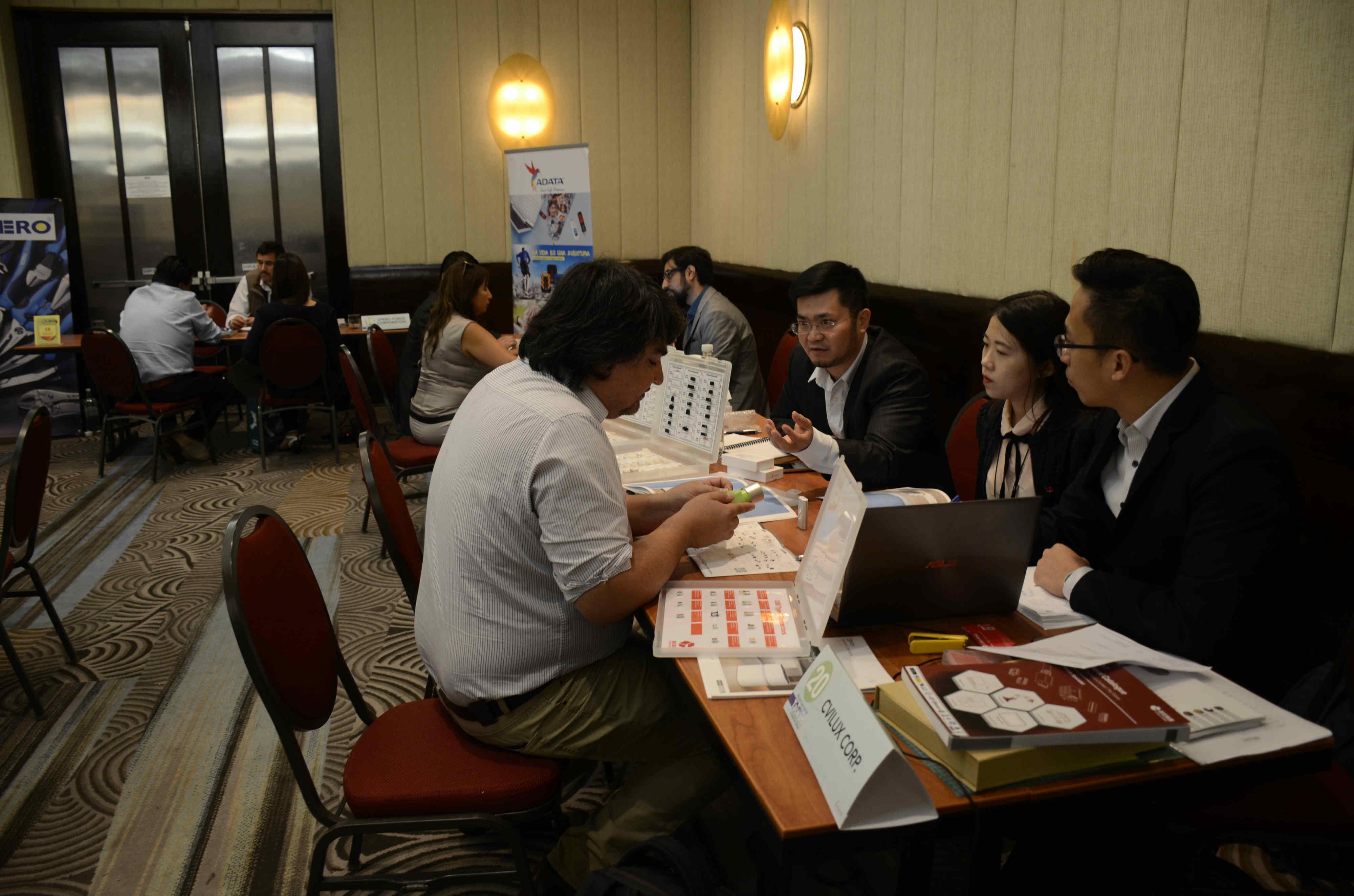 貿洽會現場洽談情形