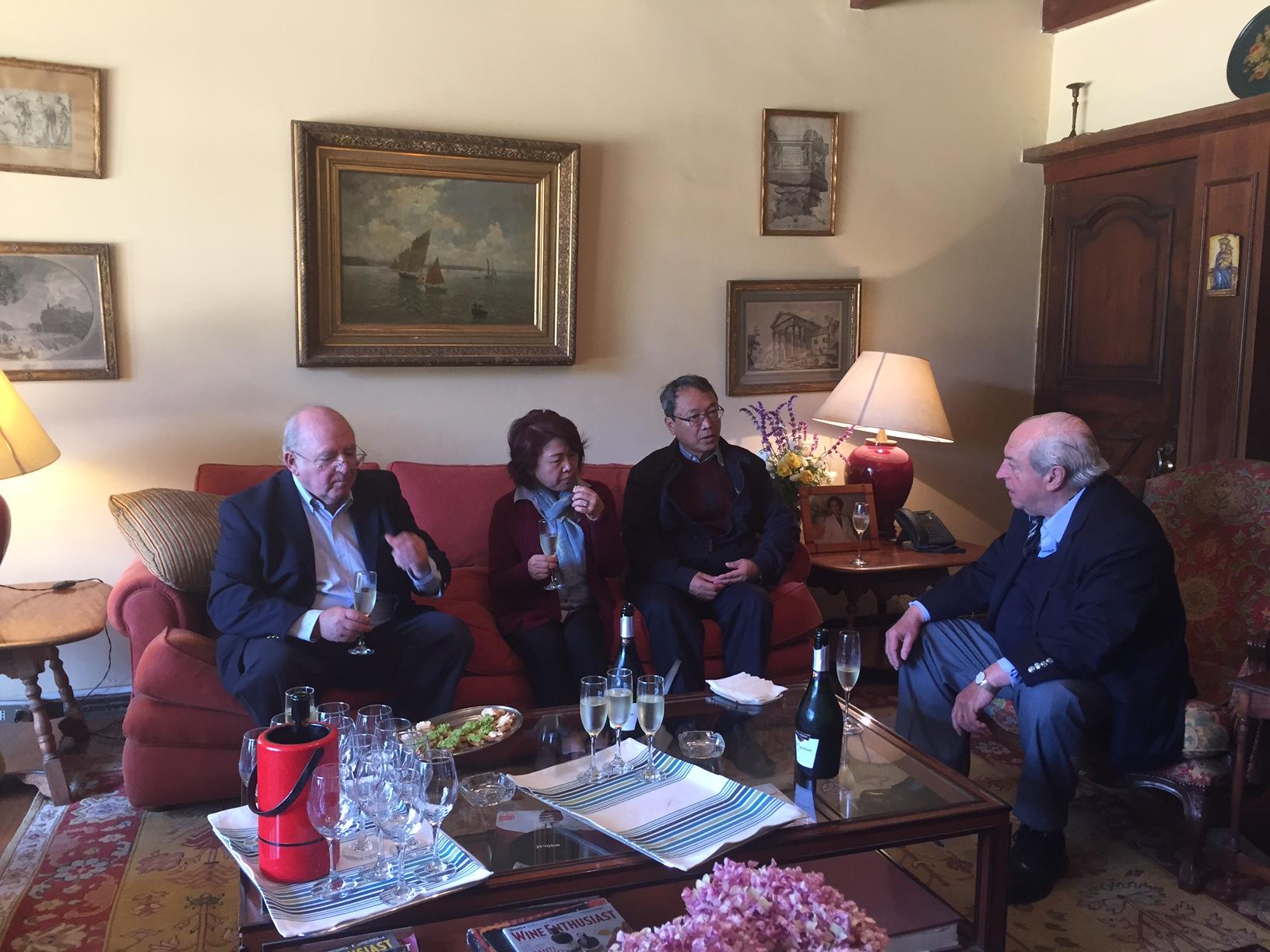 陳大使與La Rosa SOFRUCO總裁Ismael Ossa交流意見