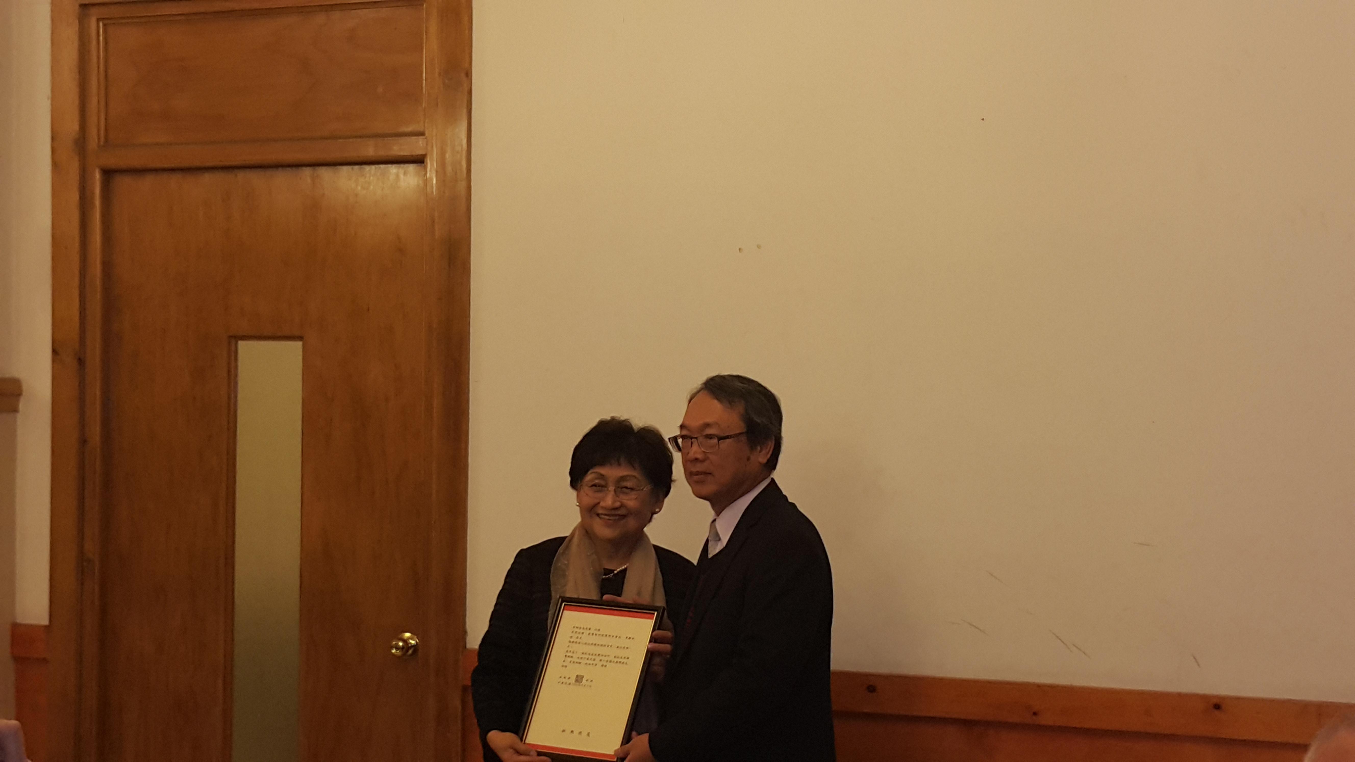 陳大使轉致僑委會吳新興委員長致新任曹會長秀鄉賀函