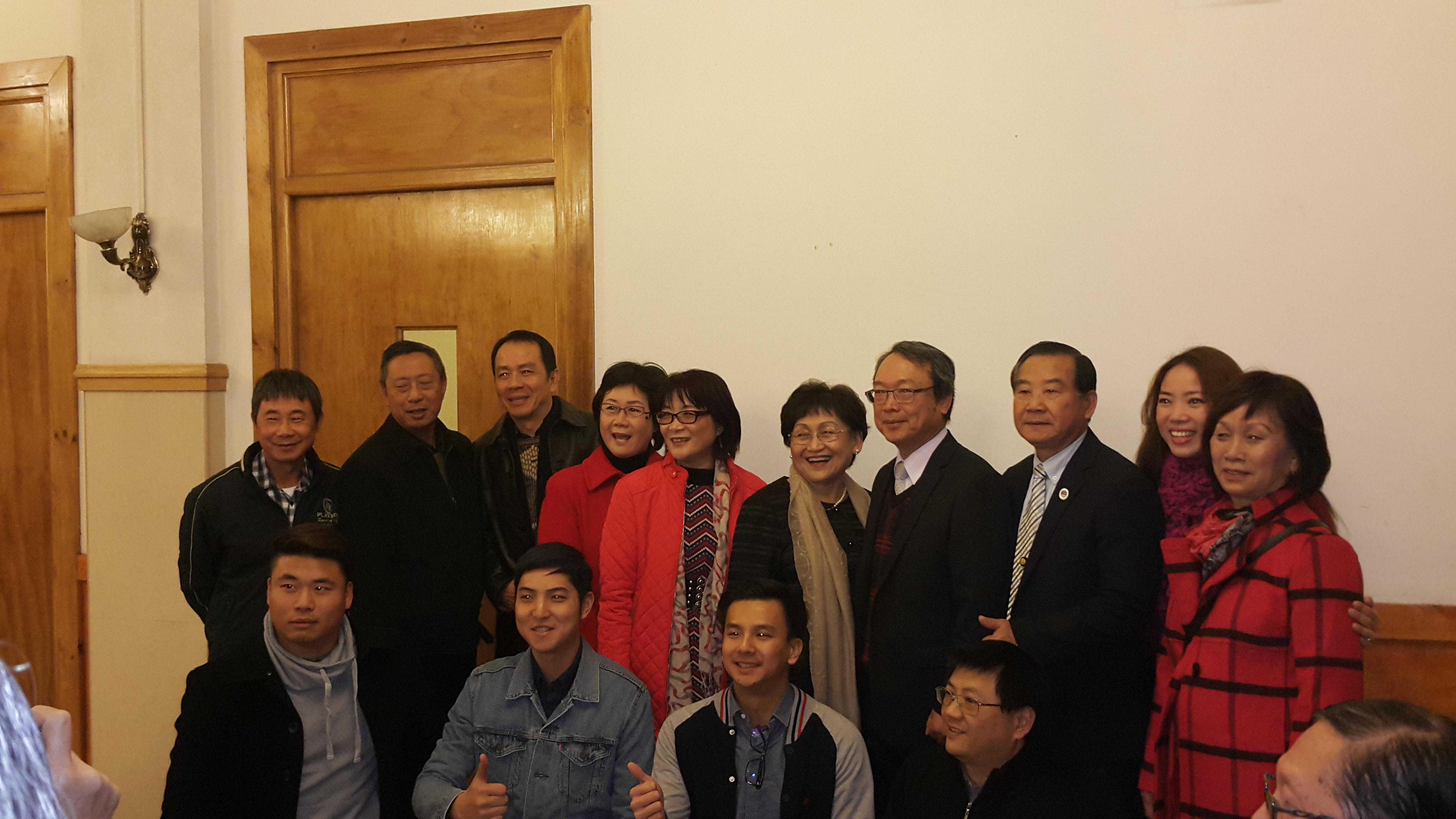 陳大使與智利台商會新任幹部合影