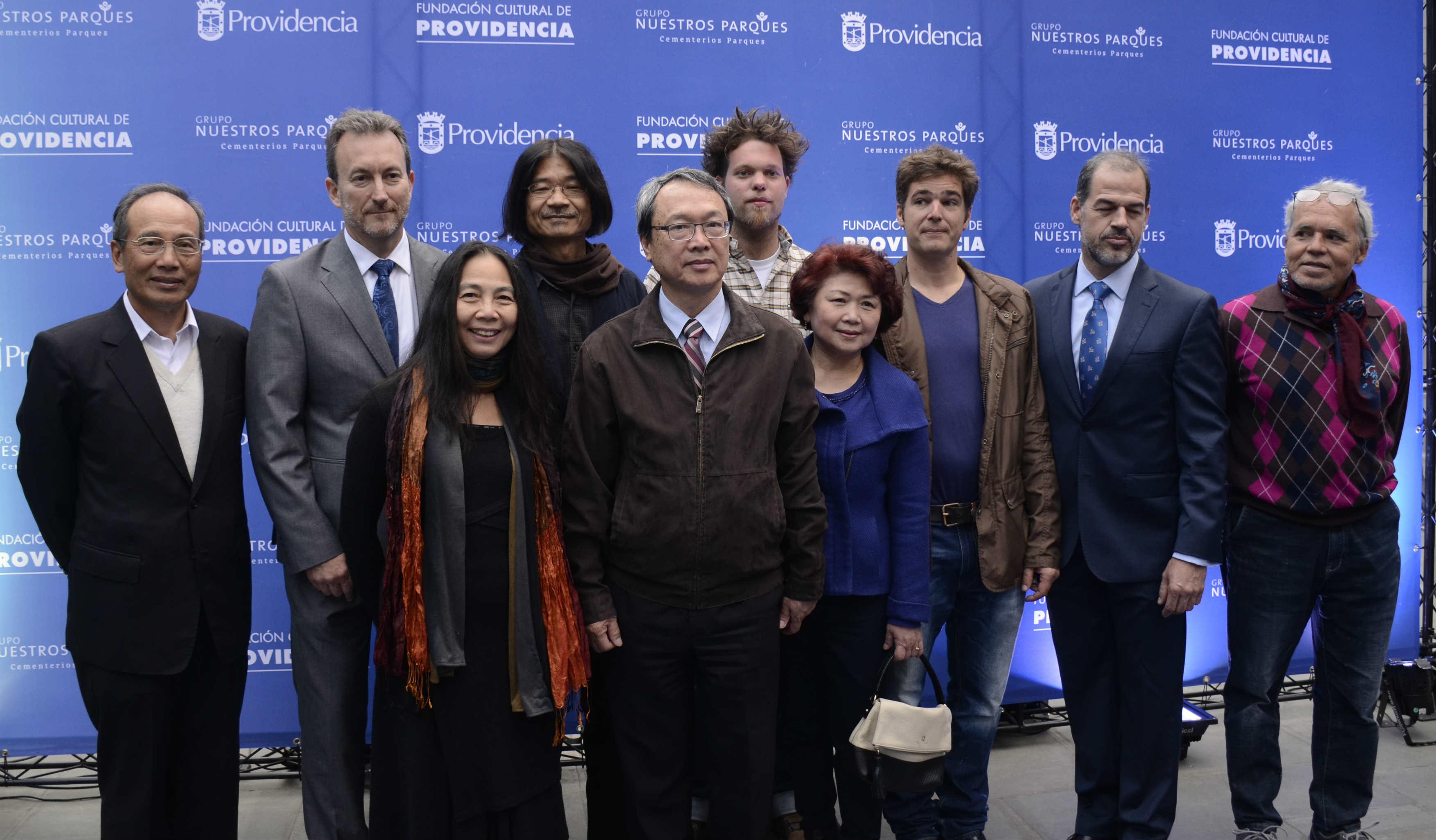 陳新東大使夫婦（圖片正中）與公園集團Rodolfo Vargas總經理（左二）、蔡文慶老師夫婦（左四、左三）及研討會負責人（右二）合影。