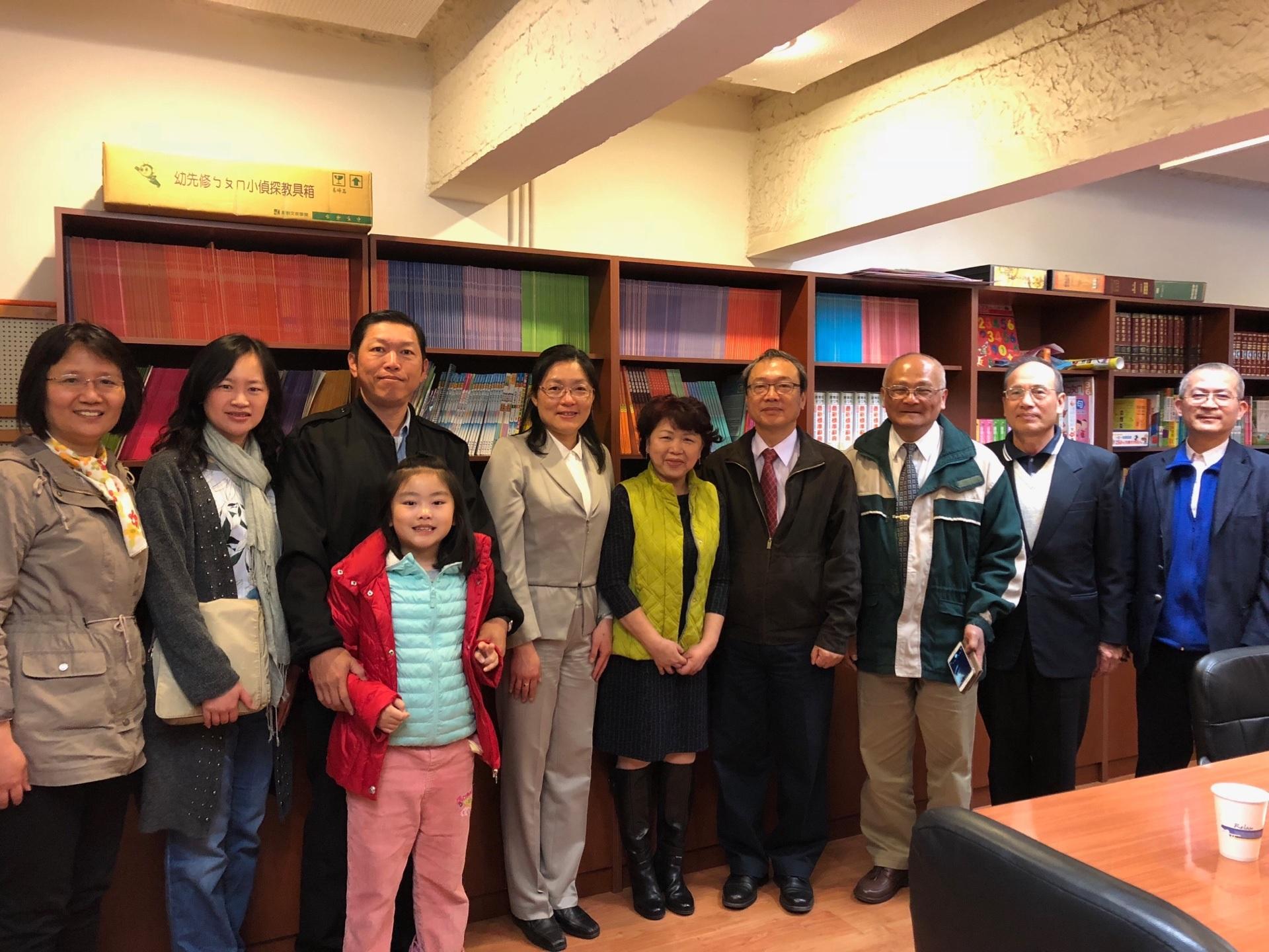 陳大使夫婦與華智學校董事長及校長等合影