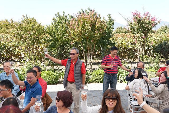 陳大使舉杯共賀