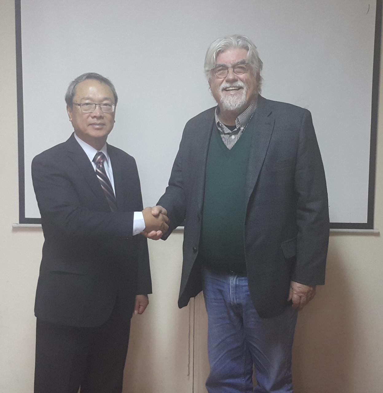 陳大使與Bengoa教授合影