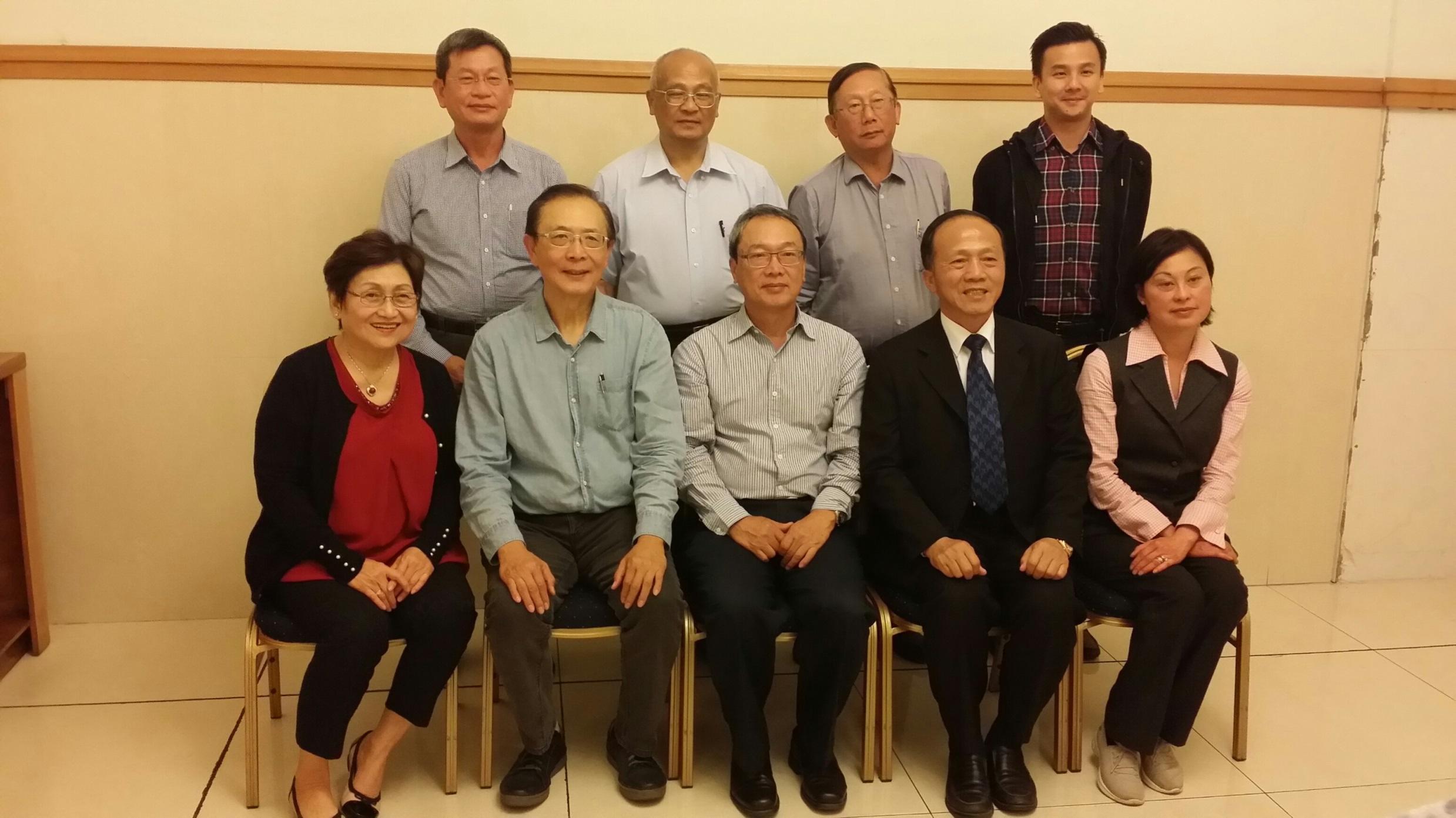 陳大使與僑領合影