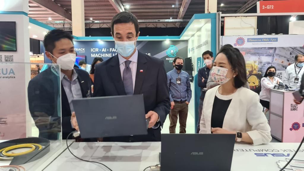      劉代表與能源部長合影