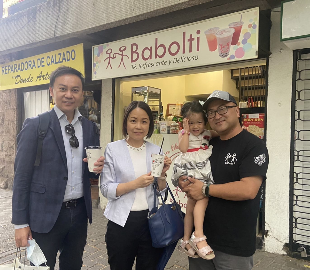 劉代表訪視芭樂哥飲料店