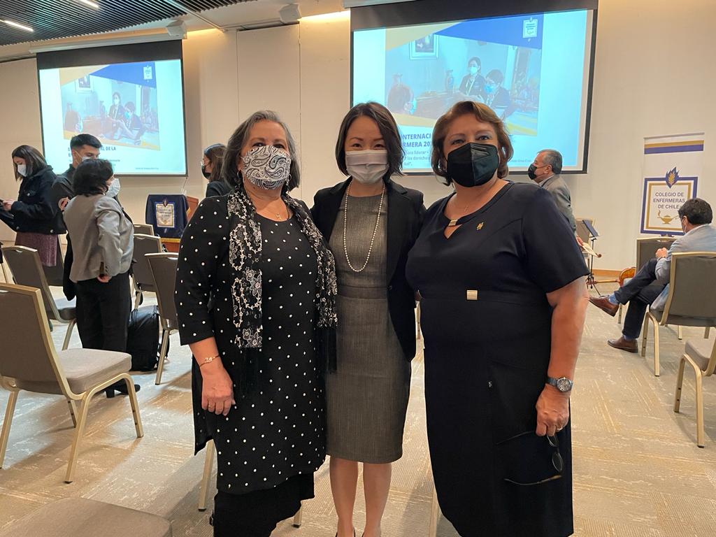 劉代表與智利護理學會理事長辦公室主任Doris Sierralta(左)等合影