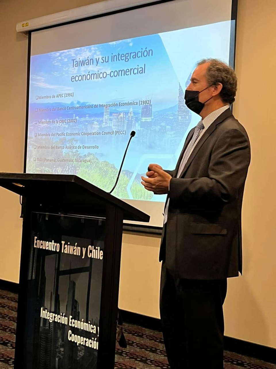 智利經貿顧問Alvaro Jana簡報