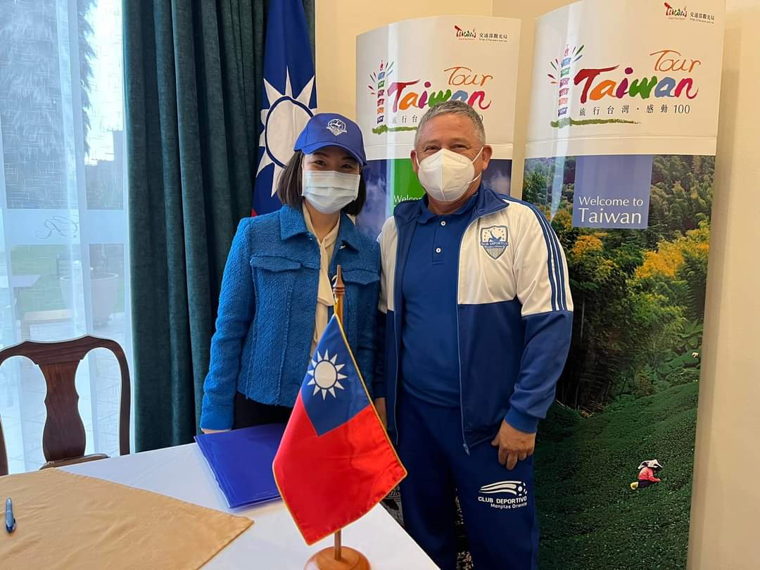 參訪Monjita Oriente免費足球學校