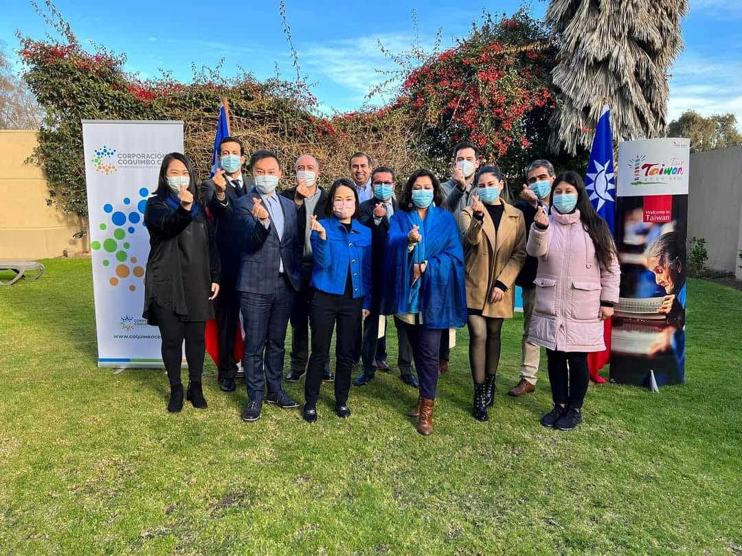 與高等教育機構進行台智教育交流