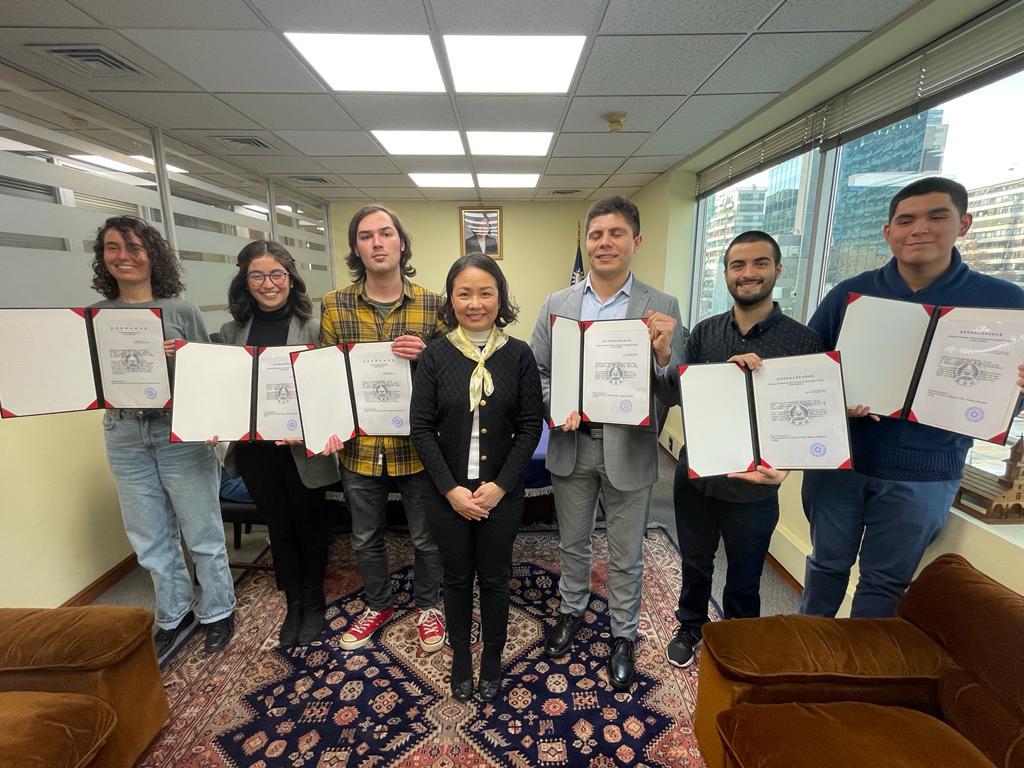 劉代表與受獎生合影