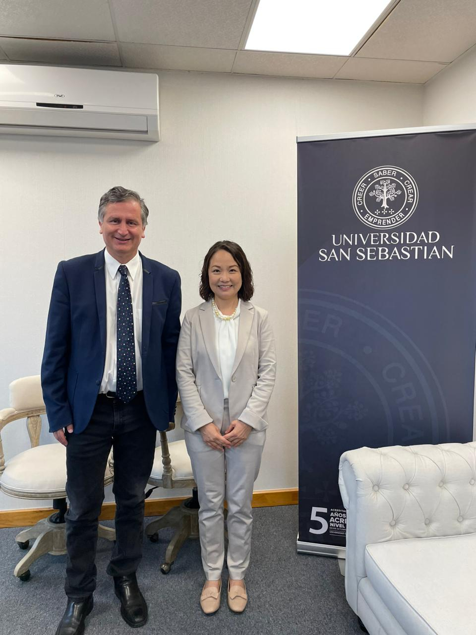 劉代表與副校長Jorge Sabag合影