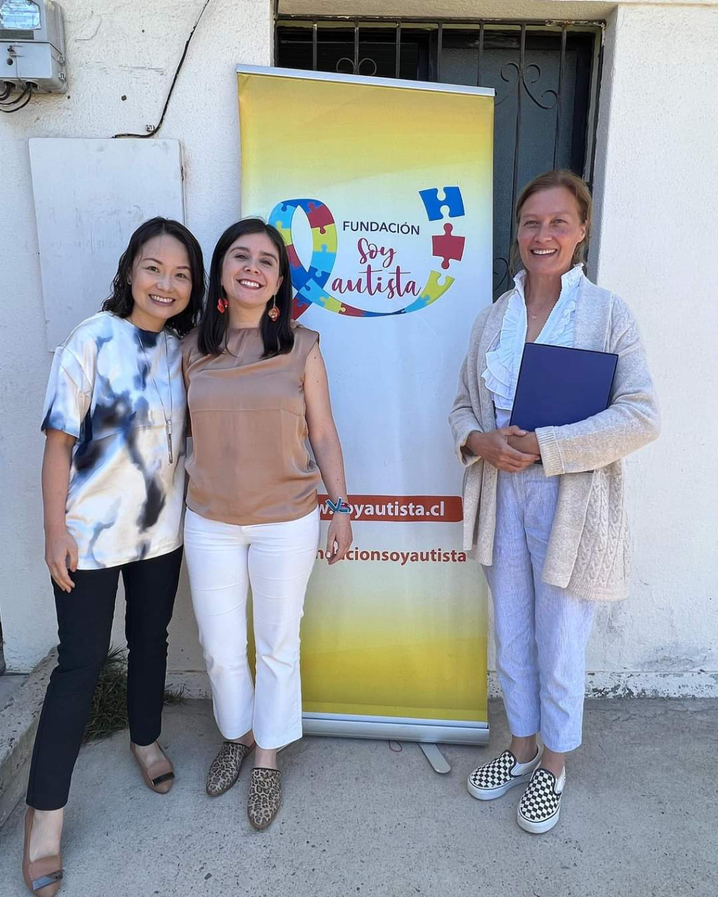 劉代表與基金會工作人員合影