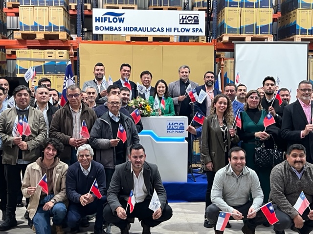 劉代表參加HIFLOW公司新發貨倉庫落成儀式