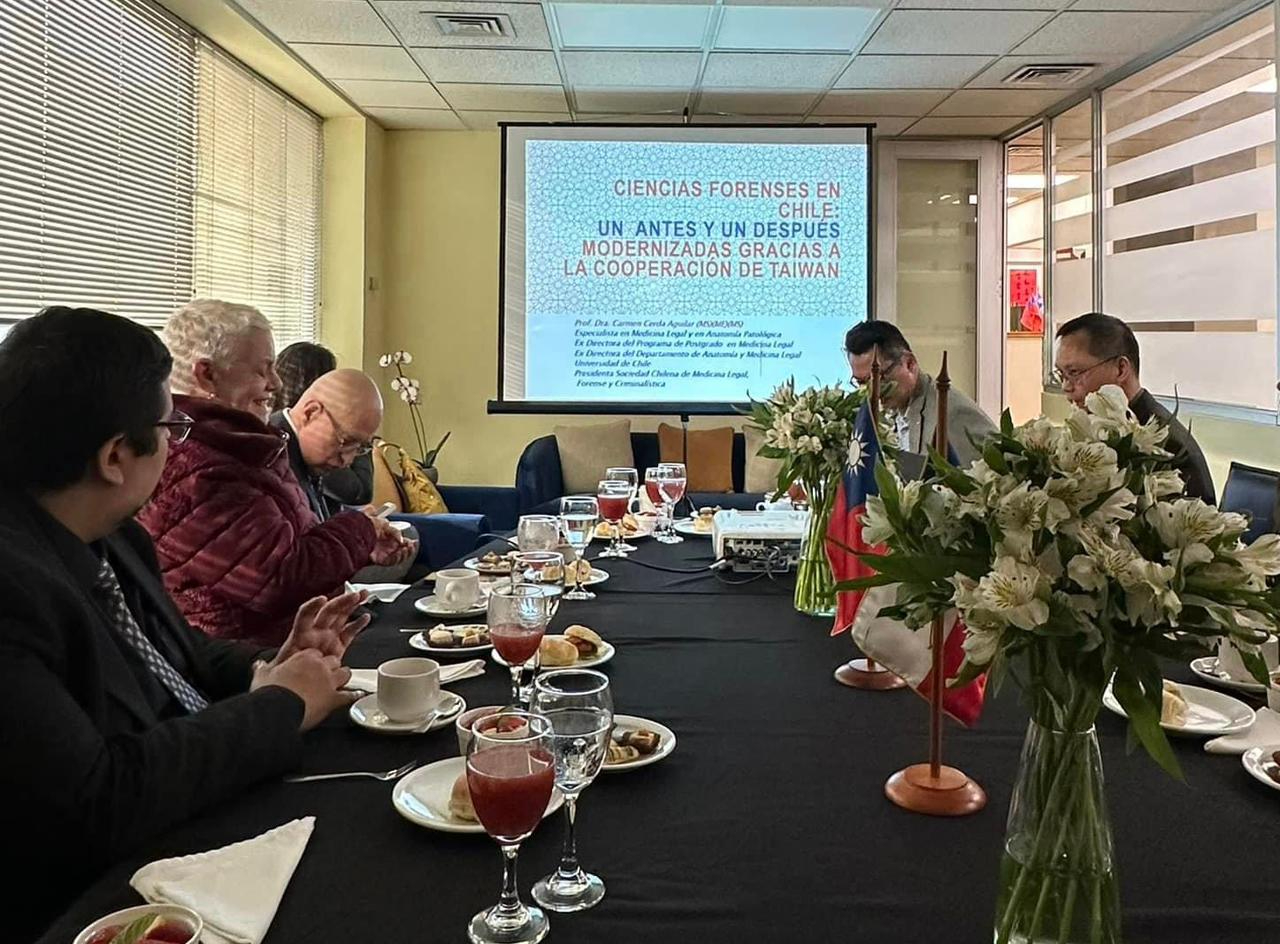 智利知名前法醫協會會長Carmen Cerda教授分享與台灣法醫界交流之經驗