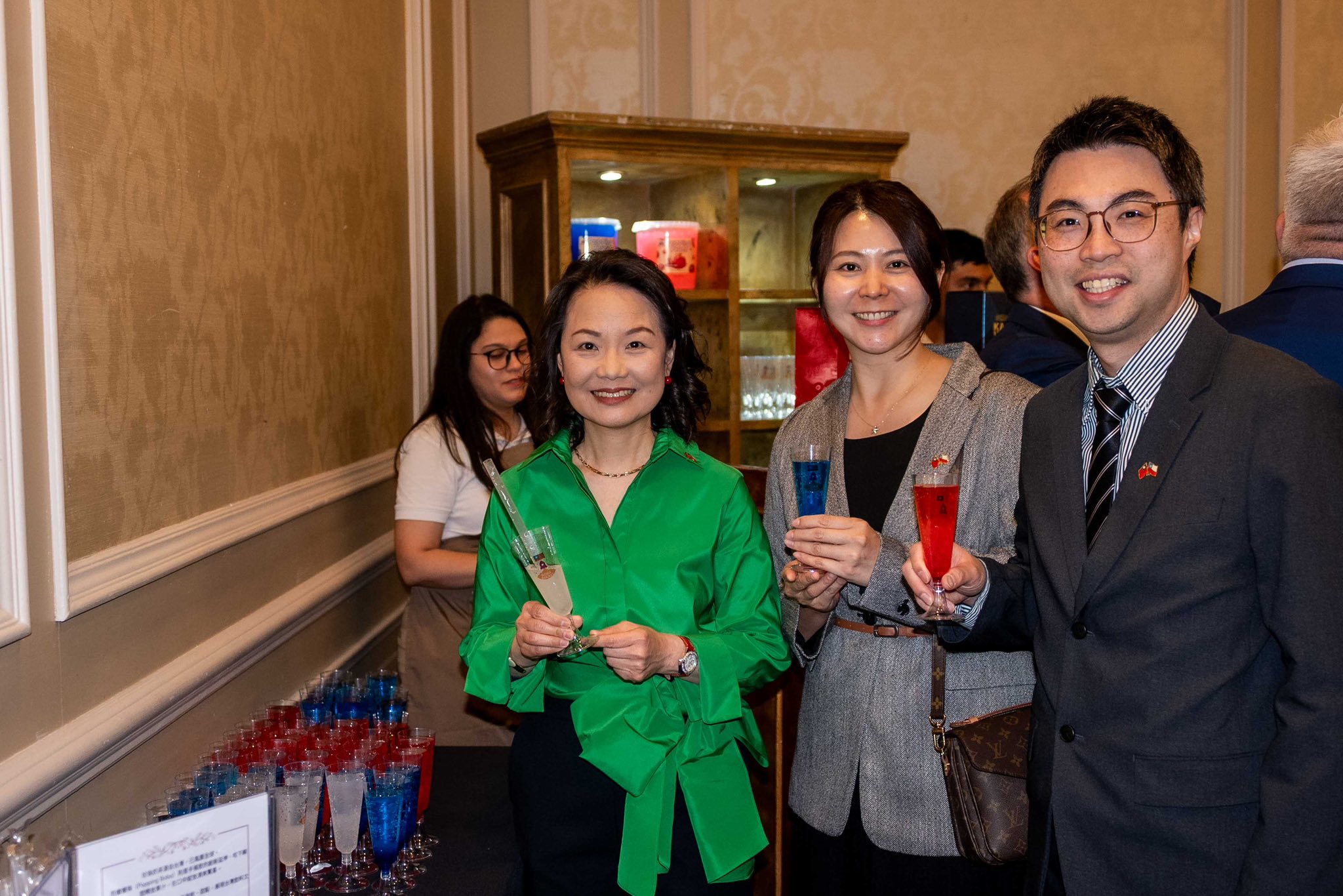 智利台商熱情贊助國慶酒會特調飲品