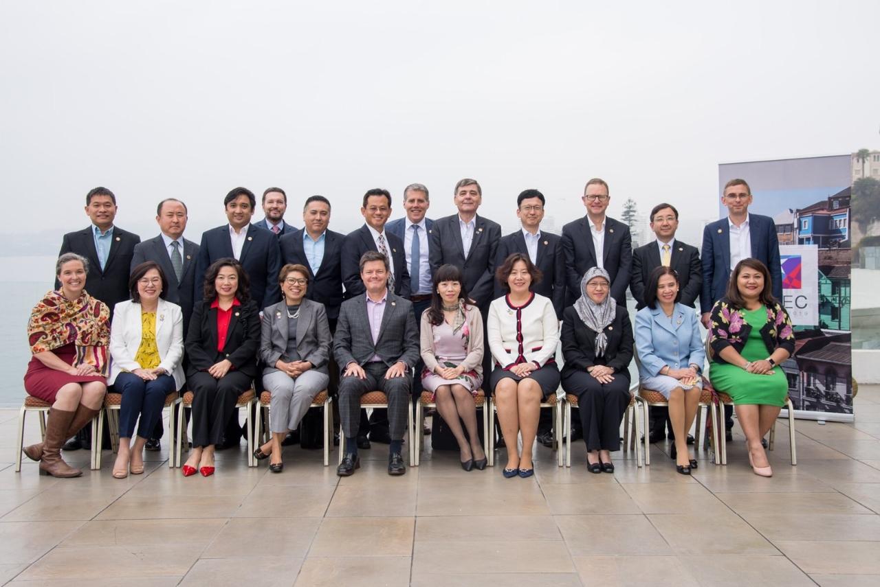 La delegacion de Taiwan estuvo presente en APEC SOM2 y MRT en viña del Mr, Chile. Los representantes de SOM2 de todas las economias de APEC se reunieron para tomar esta foto del grupo. 
