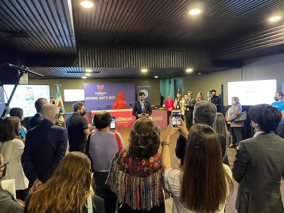 En la Inauguración del Pabellón de Guatemala 