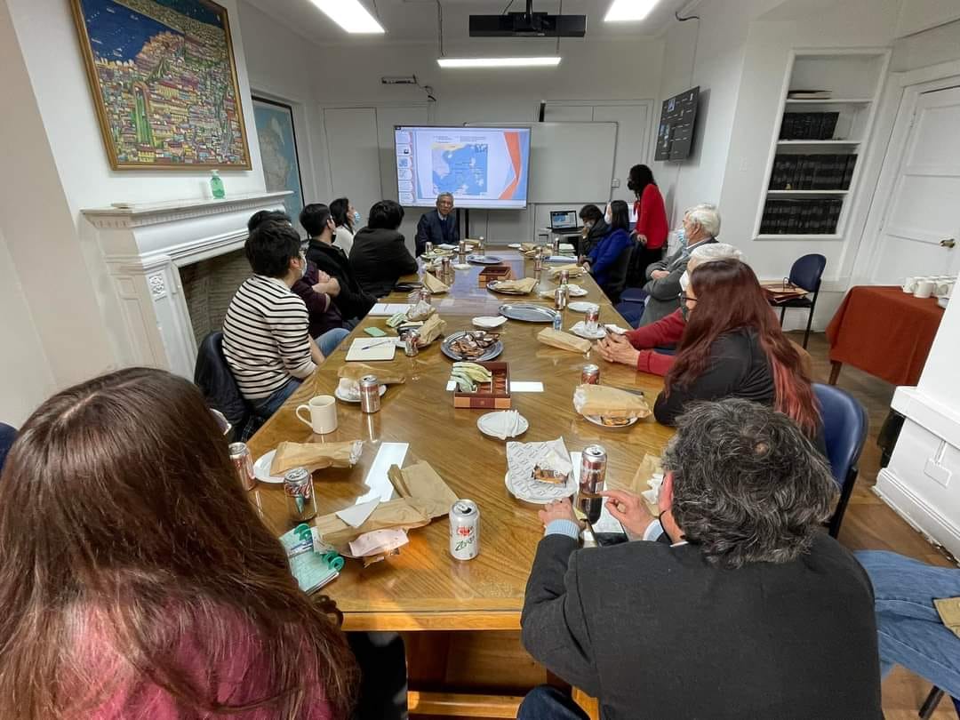 Dr. Kung presentó seminario en la Universidad de Chile