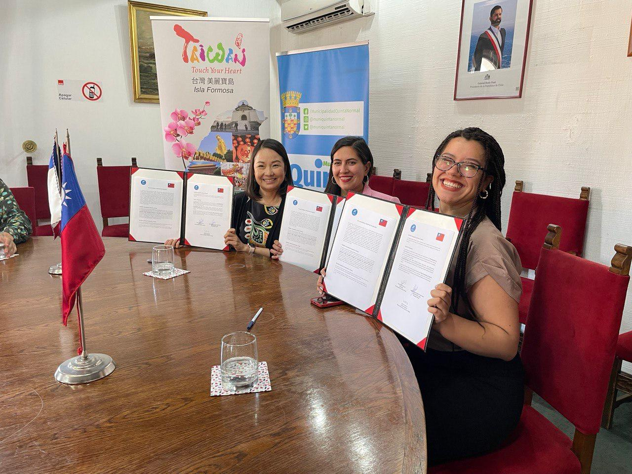 La D.G. Liu participó en la ceremonia de Entrega de los Dispositivos del proyecto