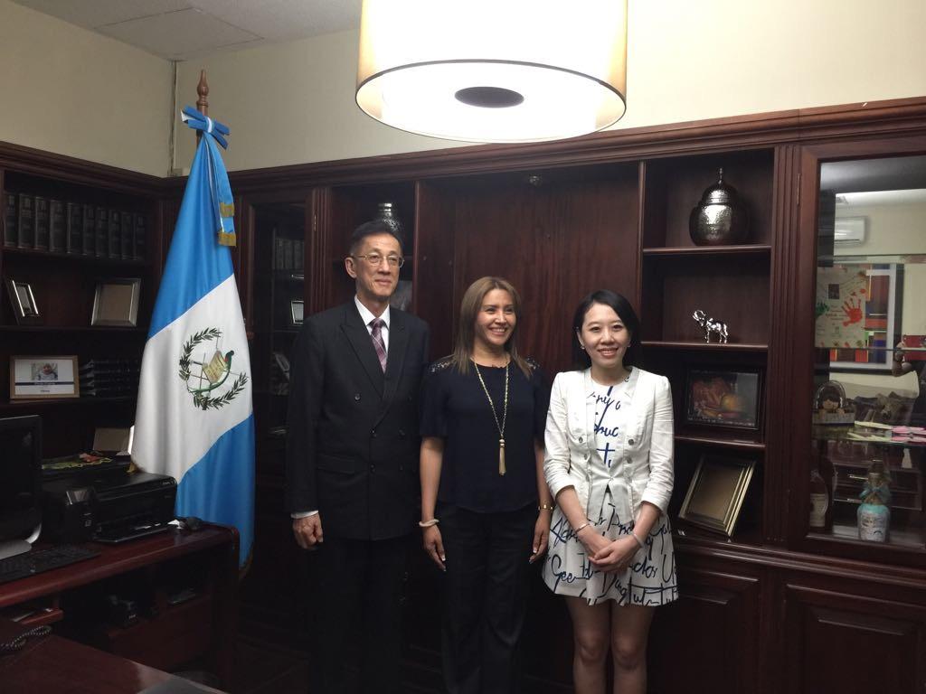 瑪洛晶第一夫人(照片中)接受訪問 