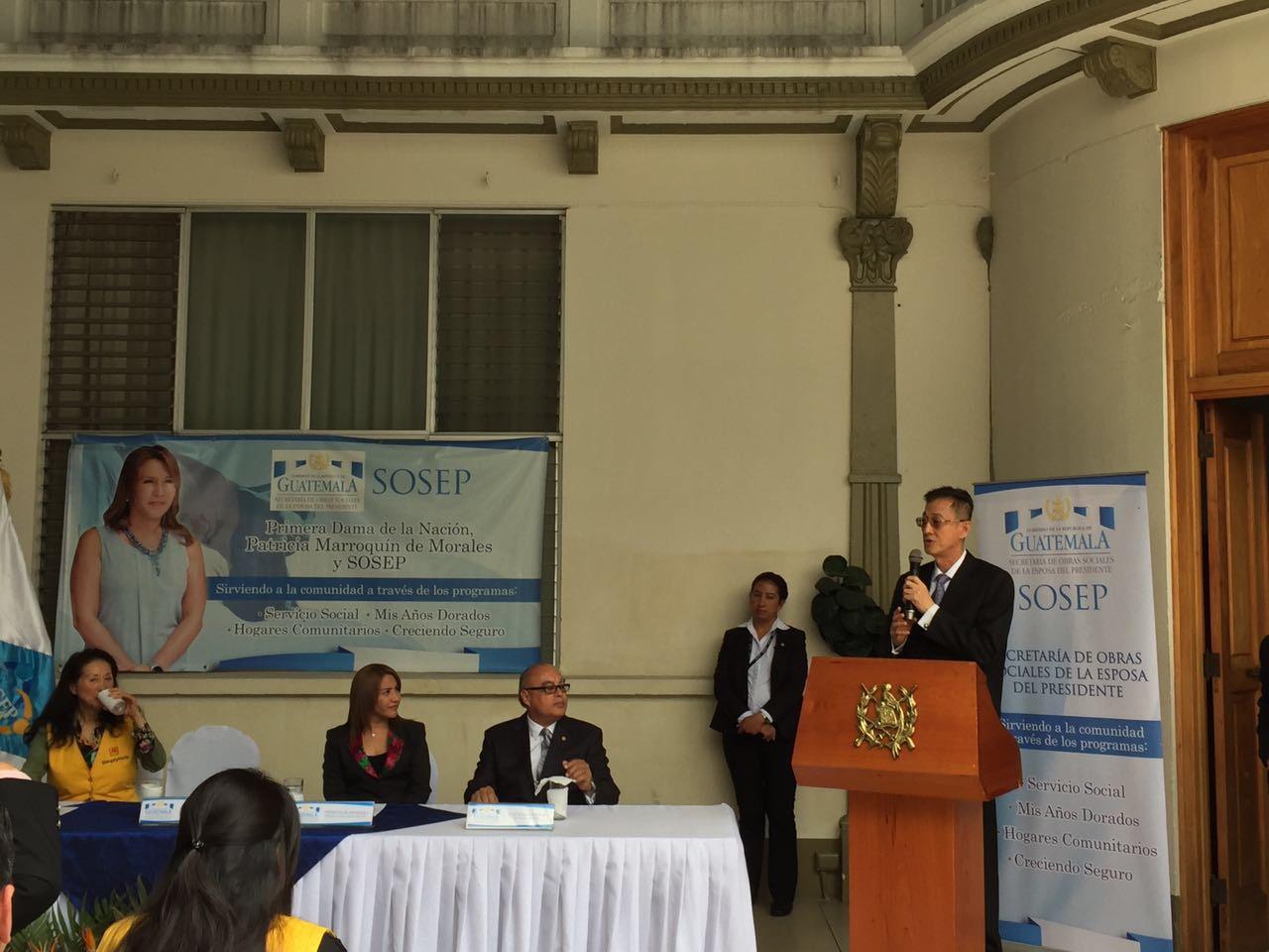 賴大使致詞指出「幫幫忙基金會」迄今15年以來長期捐贈瓜國