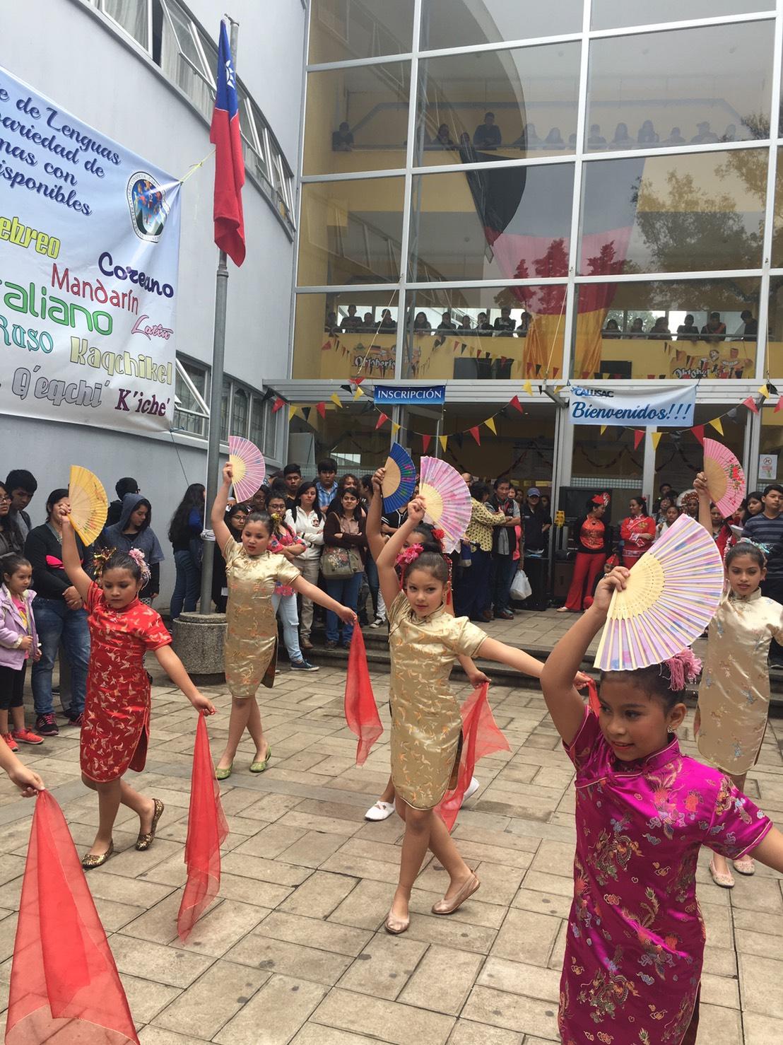 華僑總會舞蹈團表演