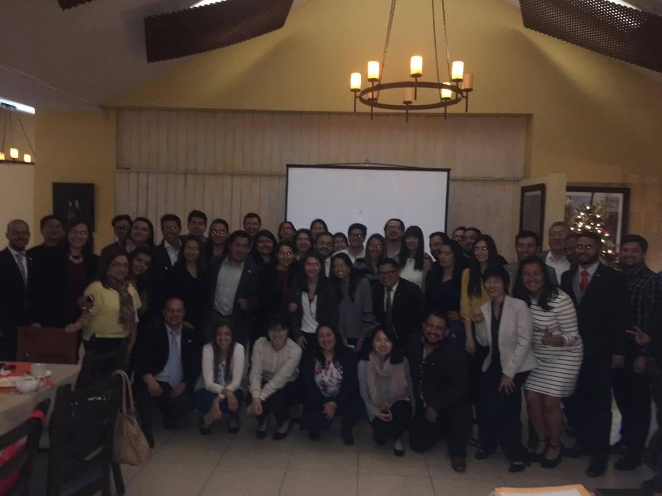 留臺校友年終演講餐會合照