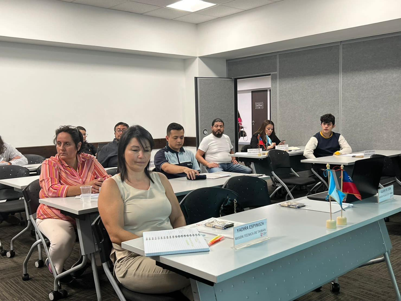 駐瓜地馬拉技術團金融計畫推動第二期金融財務訓練班，協助輔導戶增進財務管理知識，並協助輔導戶申請銀行貸款。