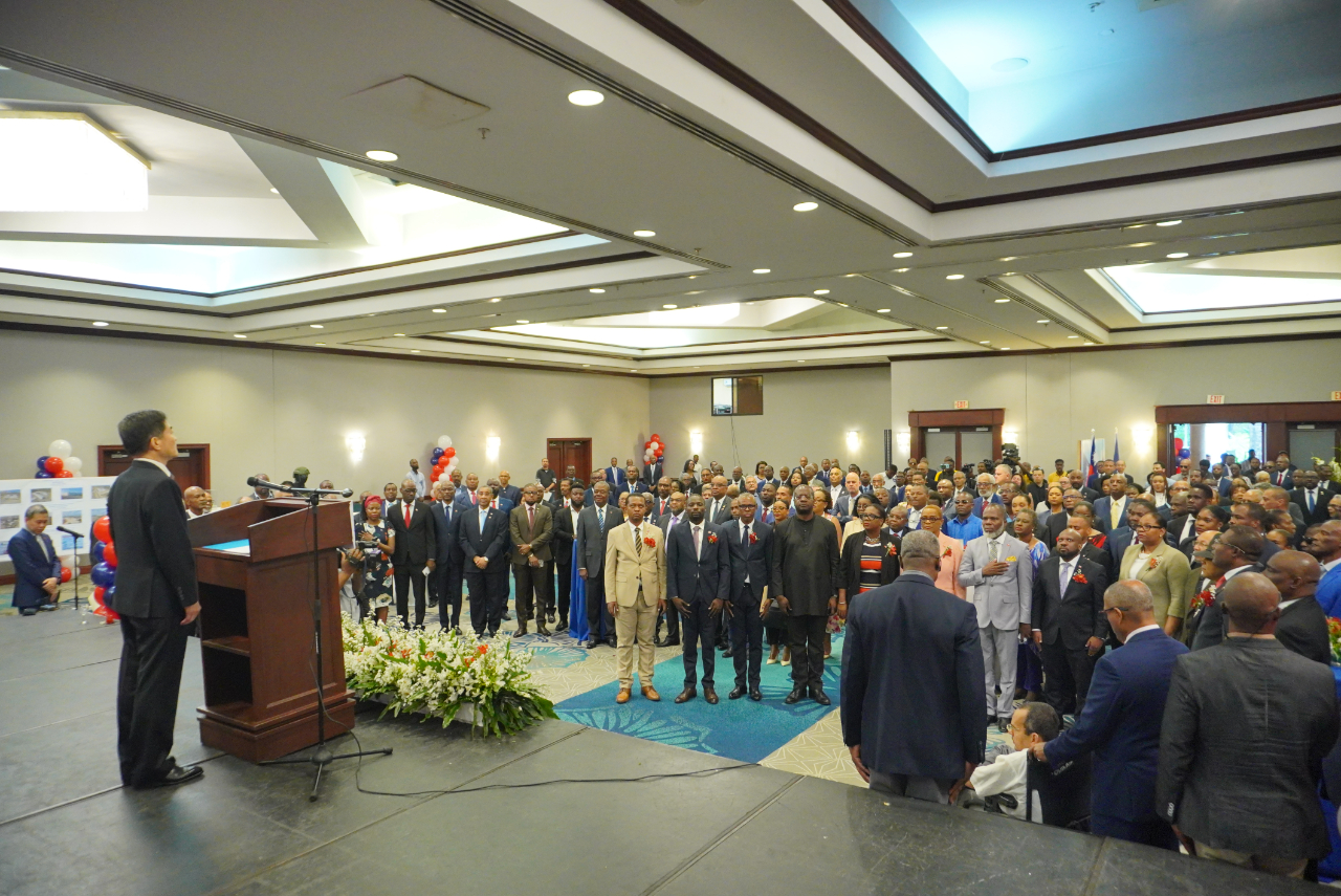 中華民國國慶慶祝典禮在演奏兩國國歌下隆重揭幕