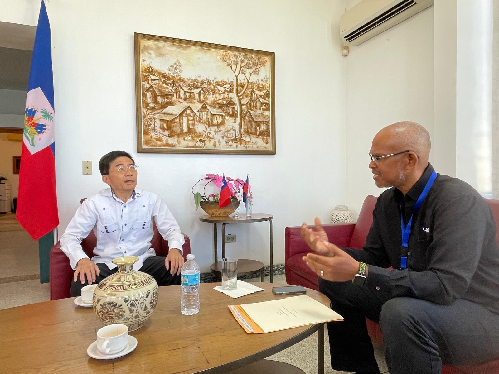 胡大使與N執行長就人道救濟事宜交換意見