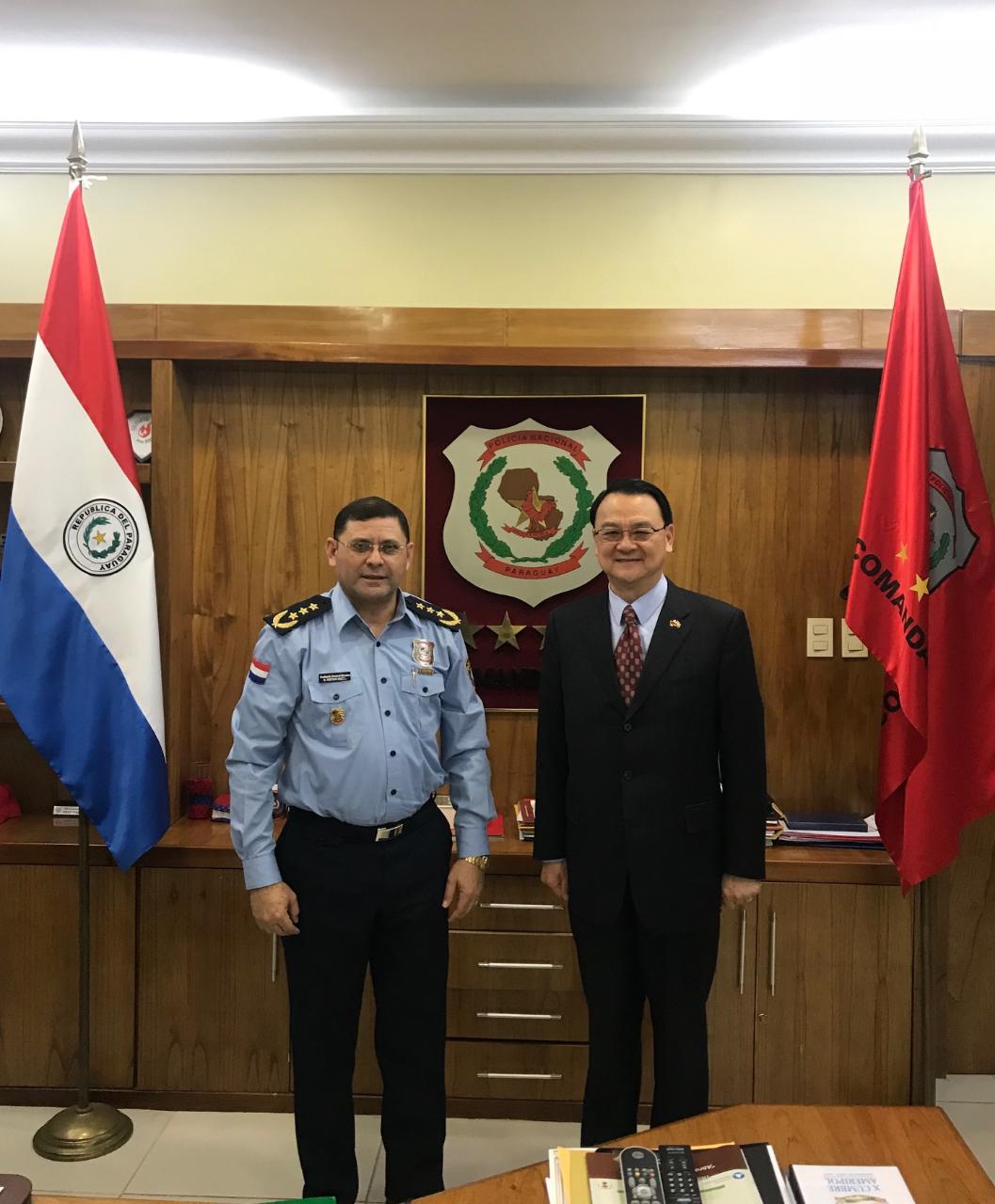 中華民國駐巴拉圭周大使麟於本(9)月5日上午前往內政部警政署拜會新任警察總監巴埃茲(Bartolomé Báez)