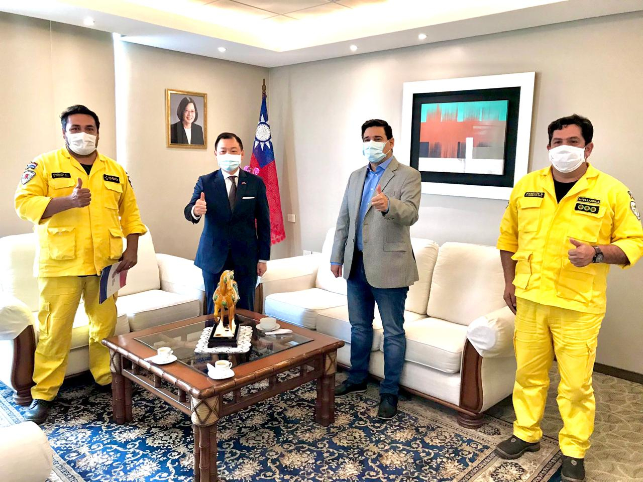 駐巴拉圭韓志正大使本(9月9)日上午接見了巴拉圭參議員布薩齊(Salyn Buzarquis)與巴國全國義勇消防大隊Villarrica第31分隊分隊長麥達納(David Maidana)一行。