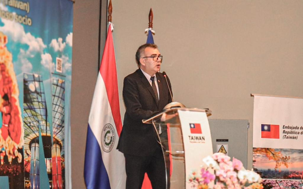 巴拉圭教育部長Nicolás Zárate致詞
