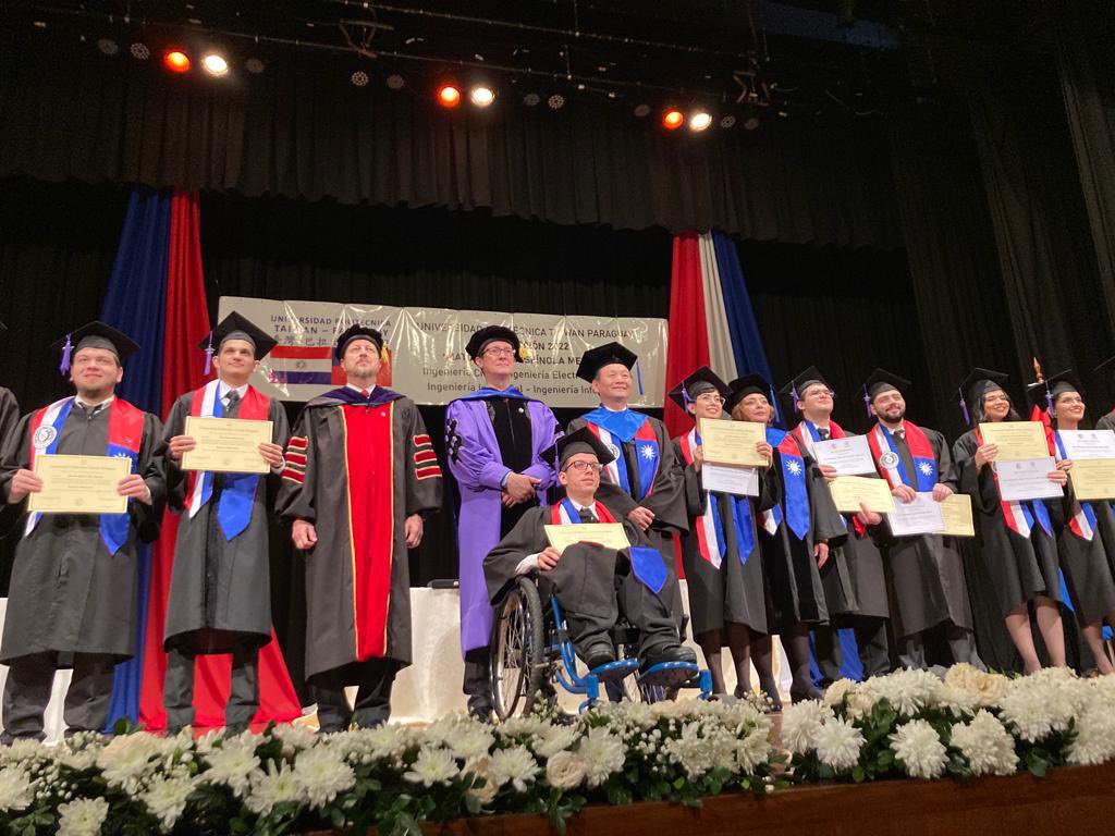 84位第一屆台巴科技大學的學生在7月31日畢業了! 駐巴拉圭韓志正大使見證了這個令人喜悅的一刻。恭喜台巴科大的第一屆畢業生！