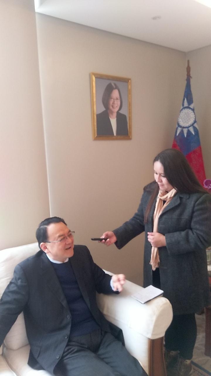 La periodista de Radio Nacional, María Portillo, entrevistó al Embajador de la República de China (Taiwán), Dr. Diego L. Chou a las 10 a.m. del día 25 de julio, 2018.