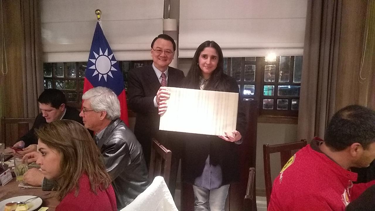 Con el motivo de agradecer a los amigos de medios de comunicaciones, Embajada de la República de China (Taiwán) en el Paraguay ofreció una cena de agradecimiento. Se llevó a cabo en el restaurante Shangri-La en Asunción a las 8:30 de la tarde del 25 de julio, 2018.