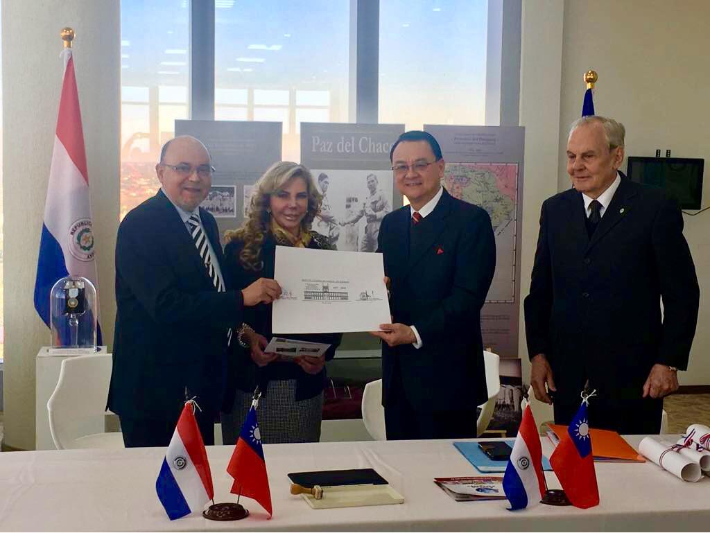 El Embajador de la Repúlica de China (Taiwán), Dr. Diego L. Chou, junto con la Dirección Nacional de Correos del Paraguay (DINACOPA) realizaron una ceremonia conmemorativa de matasellos el día 9 de agosto 2018, para celebrar el 61 aniversario del establecimiento de relaciones diplomáticas entre Taiwán y Paraguay.