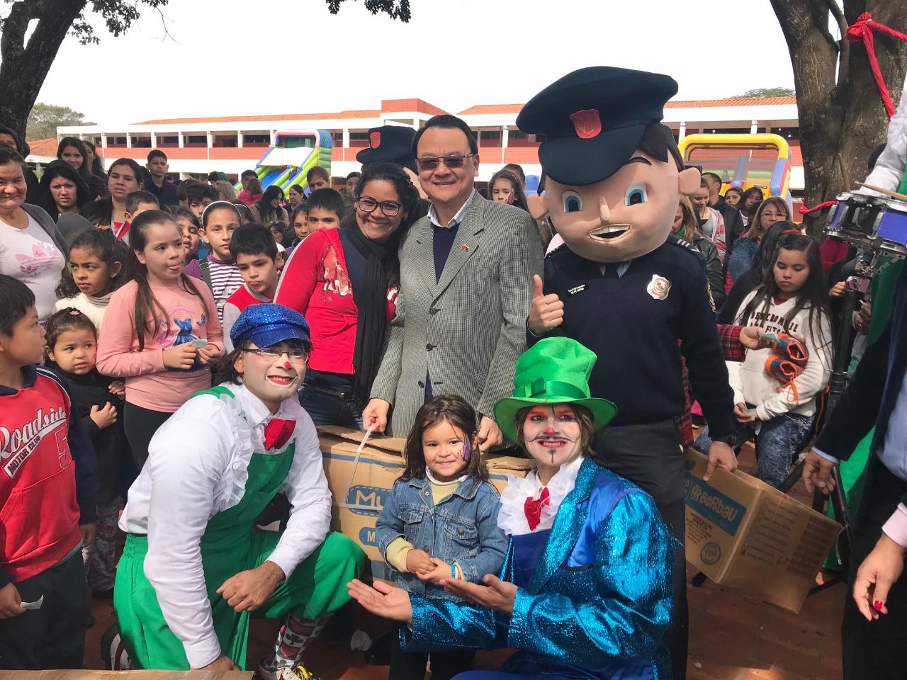 El embajador de la República de China (Taiwan) en el Paraguay, Diego L. Chou, participó de los festejos organizados por la Asociación Rosa Poty en la Academia Nacional de Policía del país sudamericano con motivo del Día del Niño, el 4 de agosto, 2018.