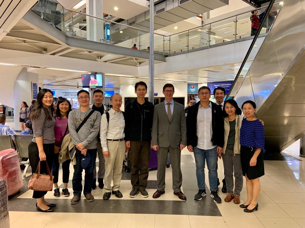 La delegación de la Universidad Nacional de Ciencia y Tecnología de Taiwán (TaiwanTECH, por sus siglas en inglés), contraparte técnica de la UPTP, llegó al Aeropuerto Silvio Pettirossi del Paraguay y permanecerá en el país del 19 de febrero al 8 de marzo del corriente año, con motivo de realizar la evaluación de los exámenes de admisión de la UPTP.
