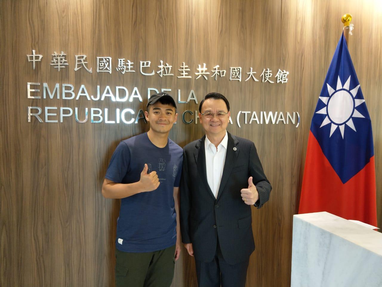 Ben Wu con el Dr. Diego L. Chou, Embajador de la República de China (Taiwán)