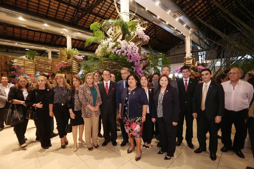 Se llevó a cabo con mucho éxito esta mañana, la conferencia de prensa organizada por al Embajada de la República de China (Taiwán), donde se anunció la Exposición de Orquídeas de Taiwán, que se realizará del 10 al 15 de mayo, desde las 15:00 hasta las 20:00 el primer día y los siguientes días a partir de las 10:00 hs. Por otro lado los Seminarios serán del 10 al 14 de mayo, de 17:00 a 18:00 hs., ambas actividades se desarrollarán en el Centro de Convenciones Mariscal (Dr. Eulogio Estigarribia 5086