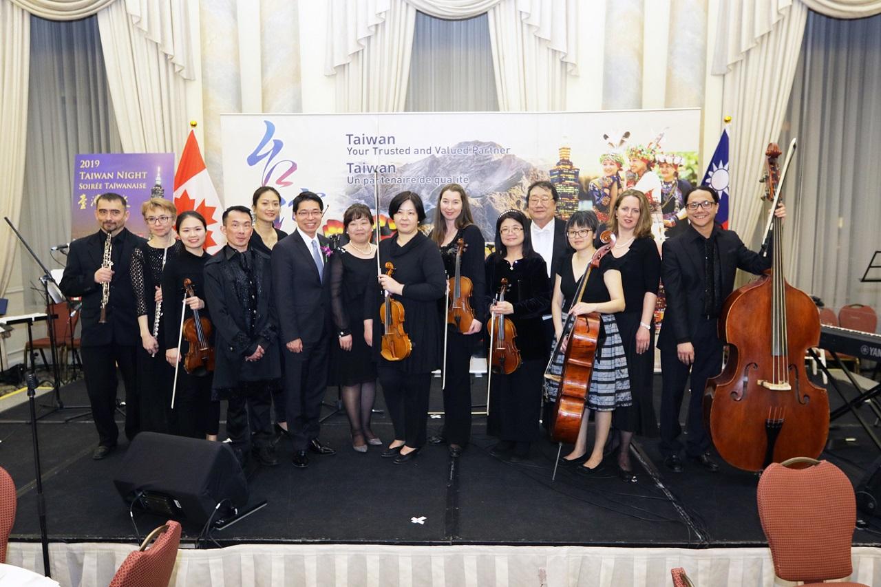 駐加拿大臺北經濟文化代表處舉辦一年一度的「臺灣之夜」，請到多位臺灣旅加音樂家演出臺灣名曲，現場充滿濃濃臺灣味。