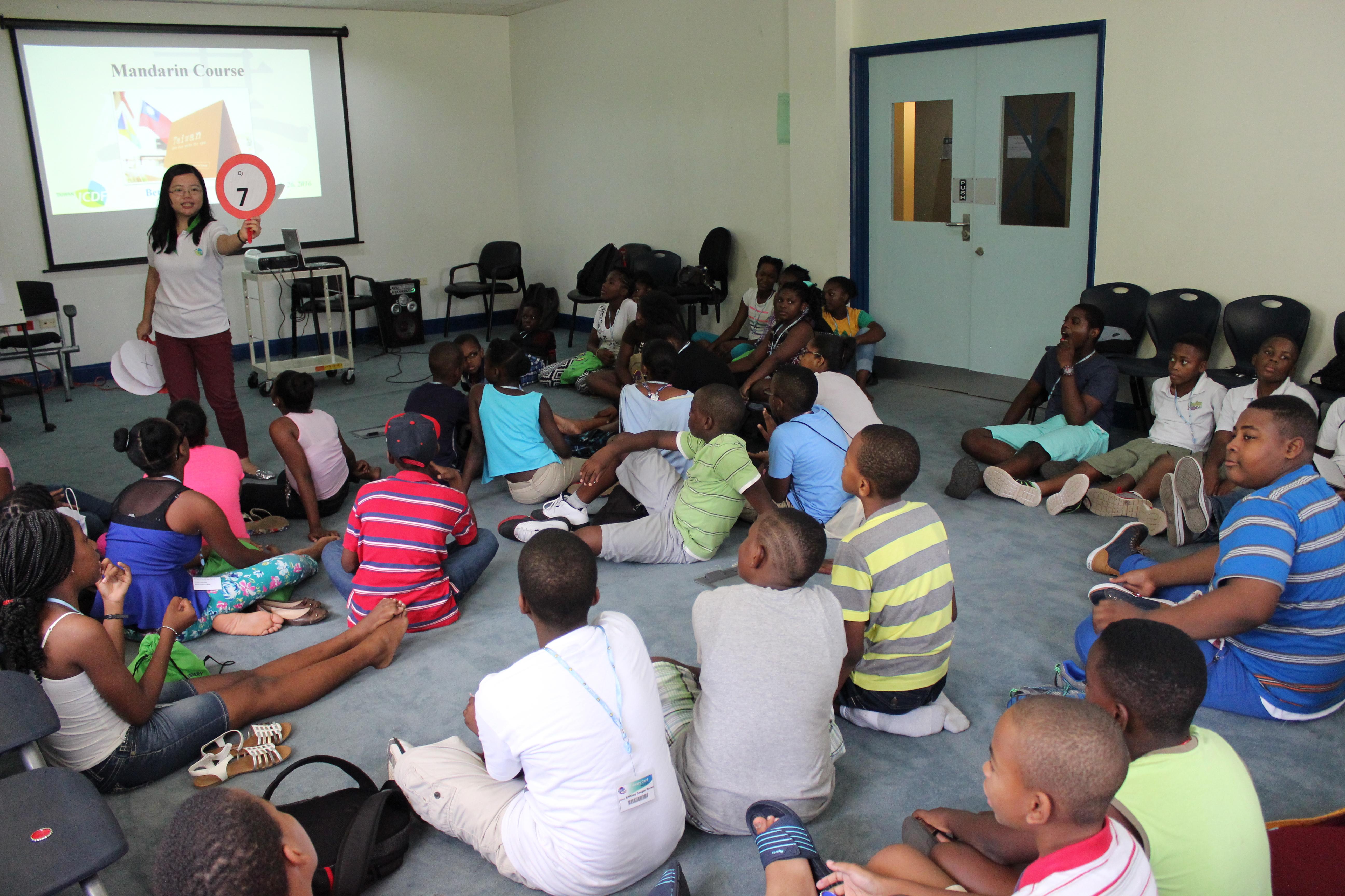 學童學習以中文聽、說、寫數字1~10