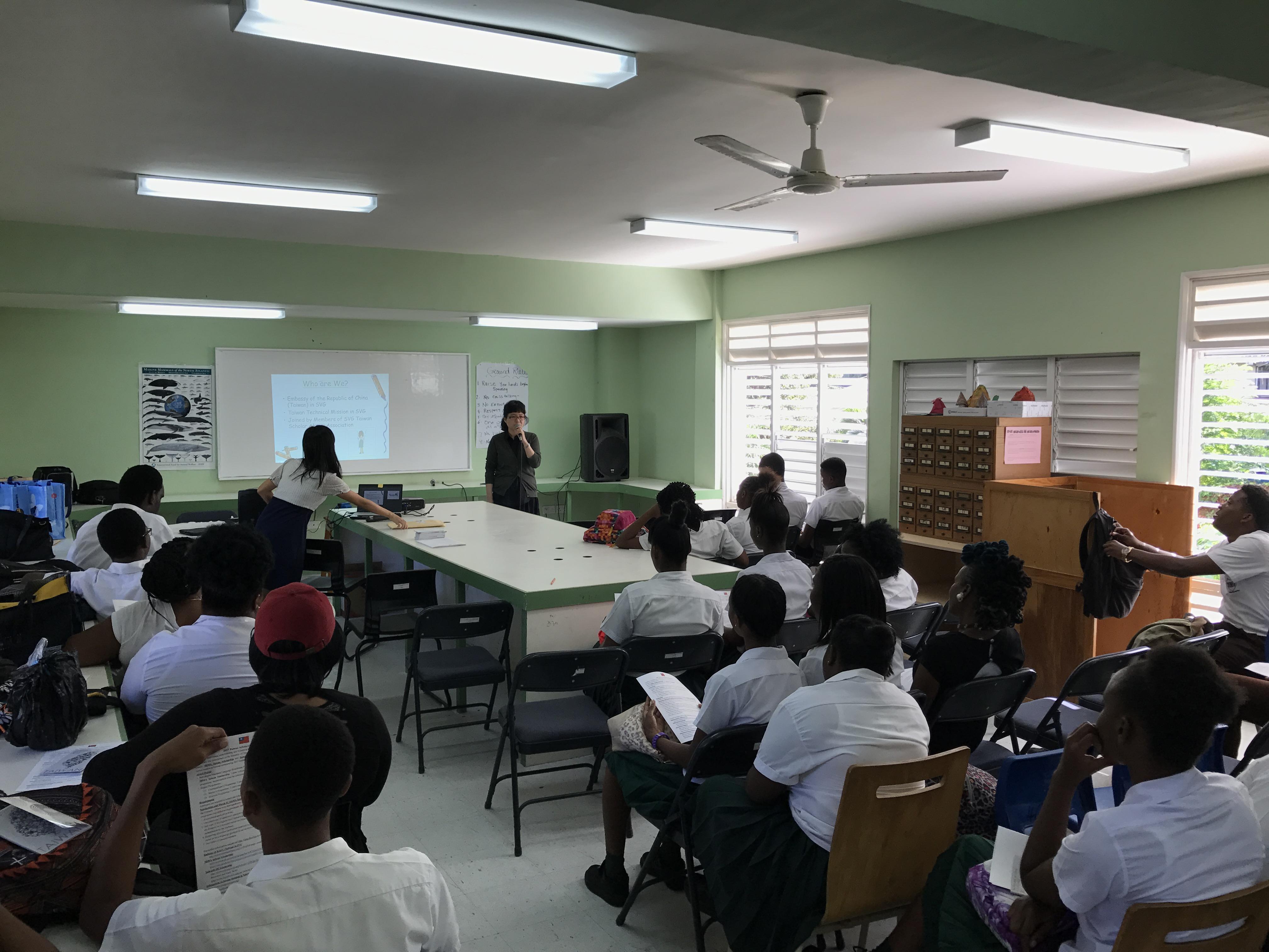 時間：106年2月13日，下午3:30
出席校友：Shevon Smith and Zoia Sam