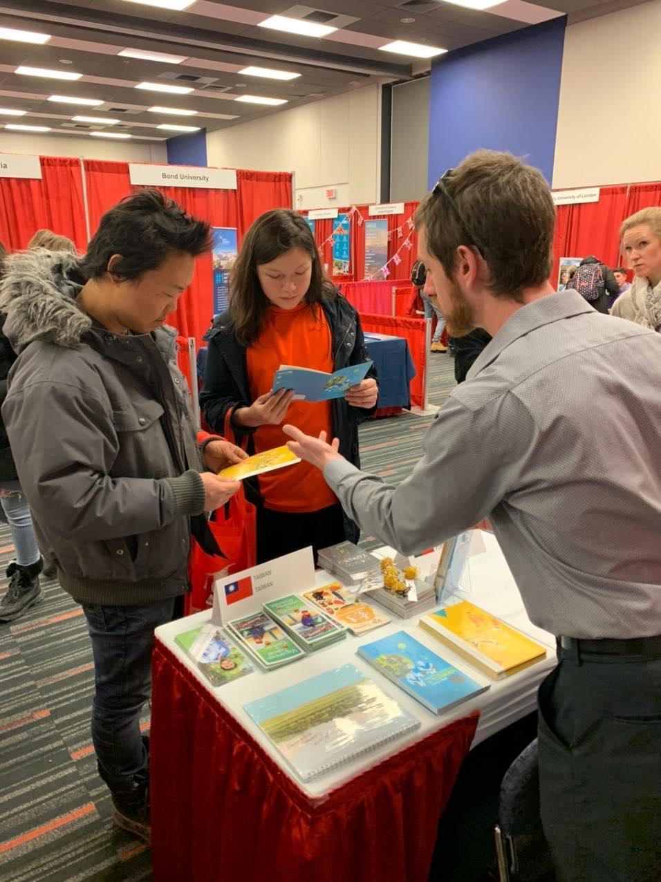 The Taipei Economic and Cultural Office in Canada invited by International Experience Canada of Immigration, Refugee and Citizenship, Canada, actively promoted Canadian youths, participated in working holiday program in the event held on the afternoon of February 29, 2020, at the Montreal Convention Center.