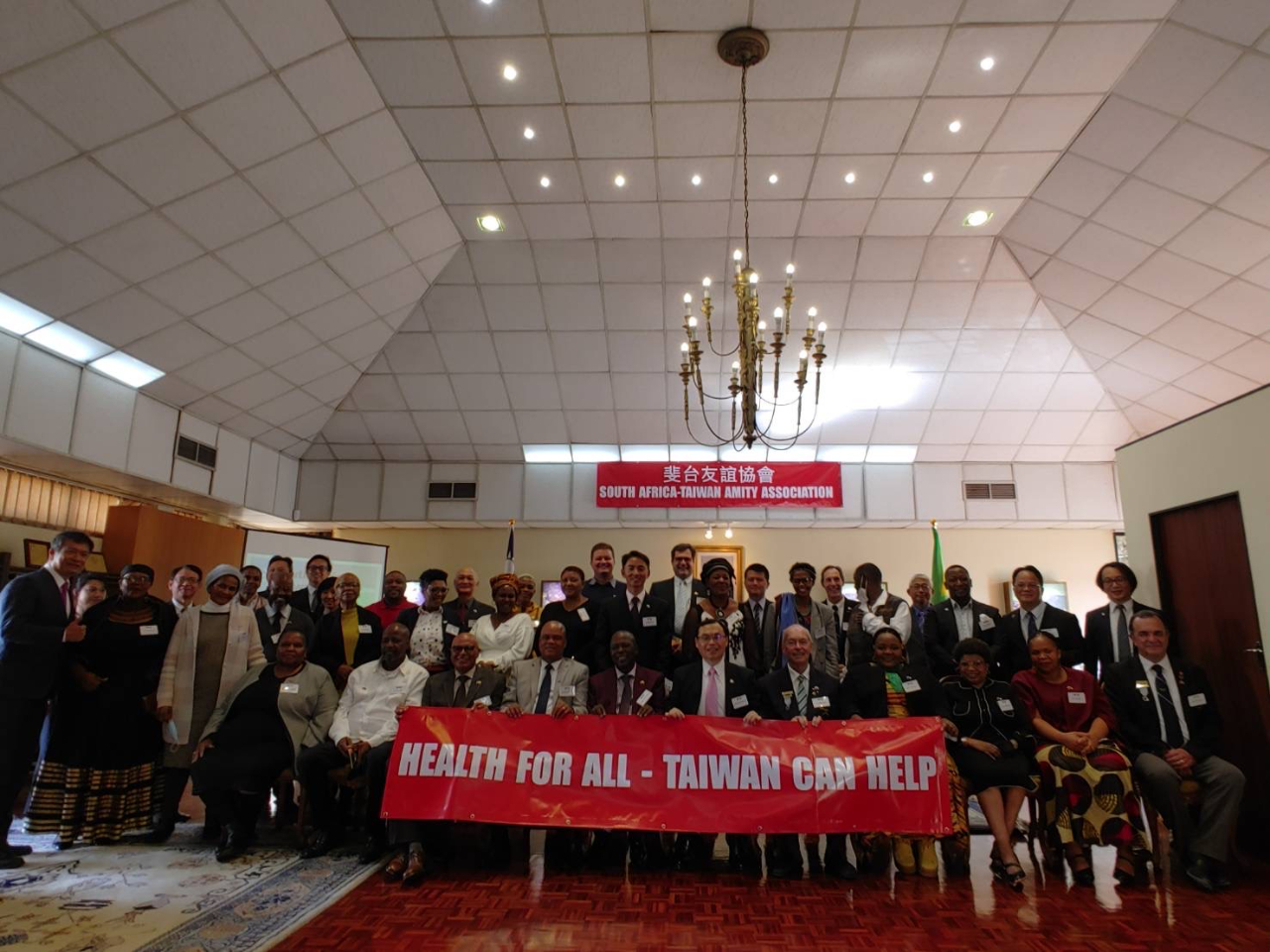 SATAA支持我參與WHA合影(賀代表座排右六，正副主席分座賀代表右左)