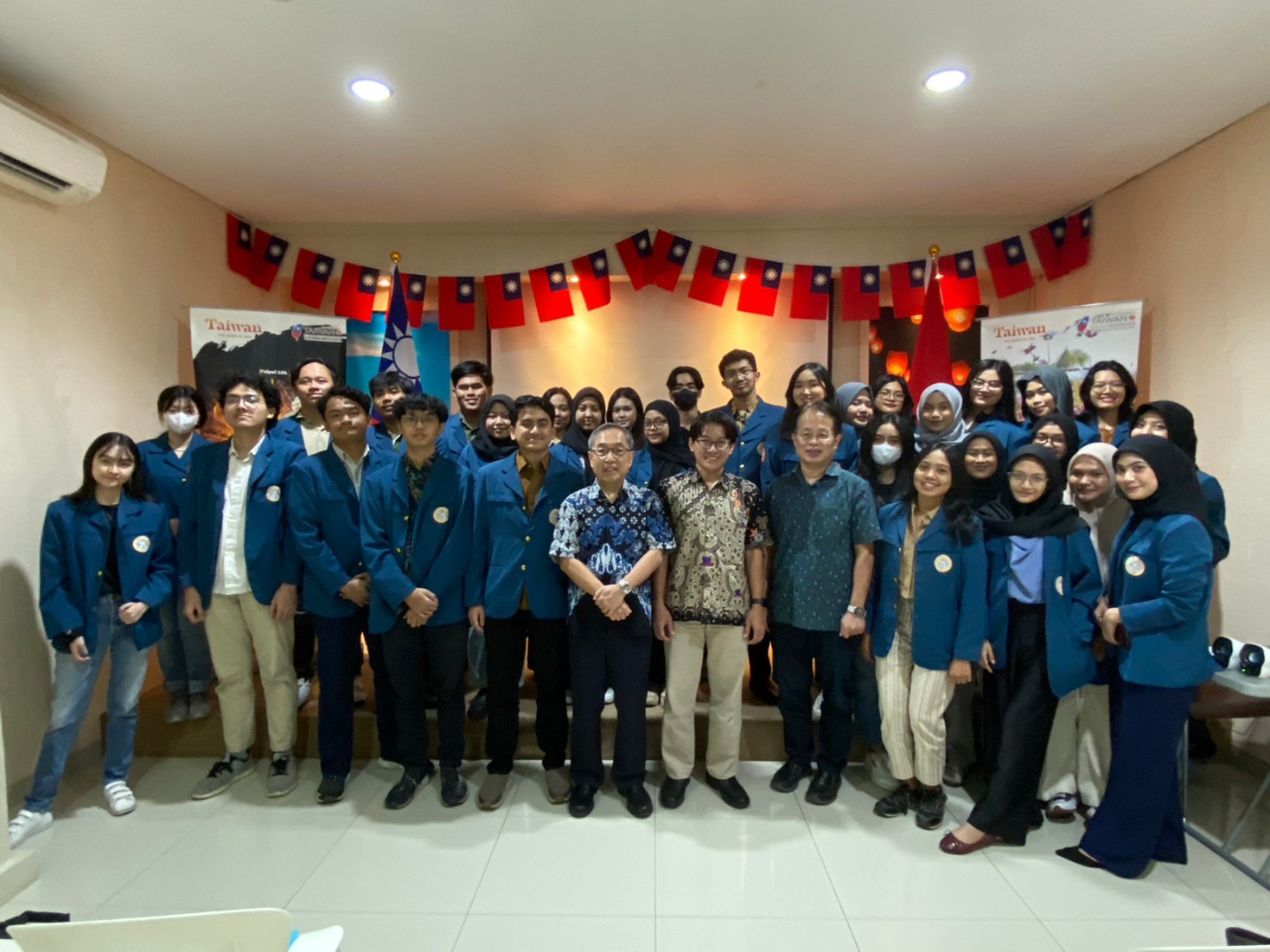 Mahasiswa Jurusan Hubungan Internasional Universitas Airlangga (Grup I)