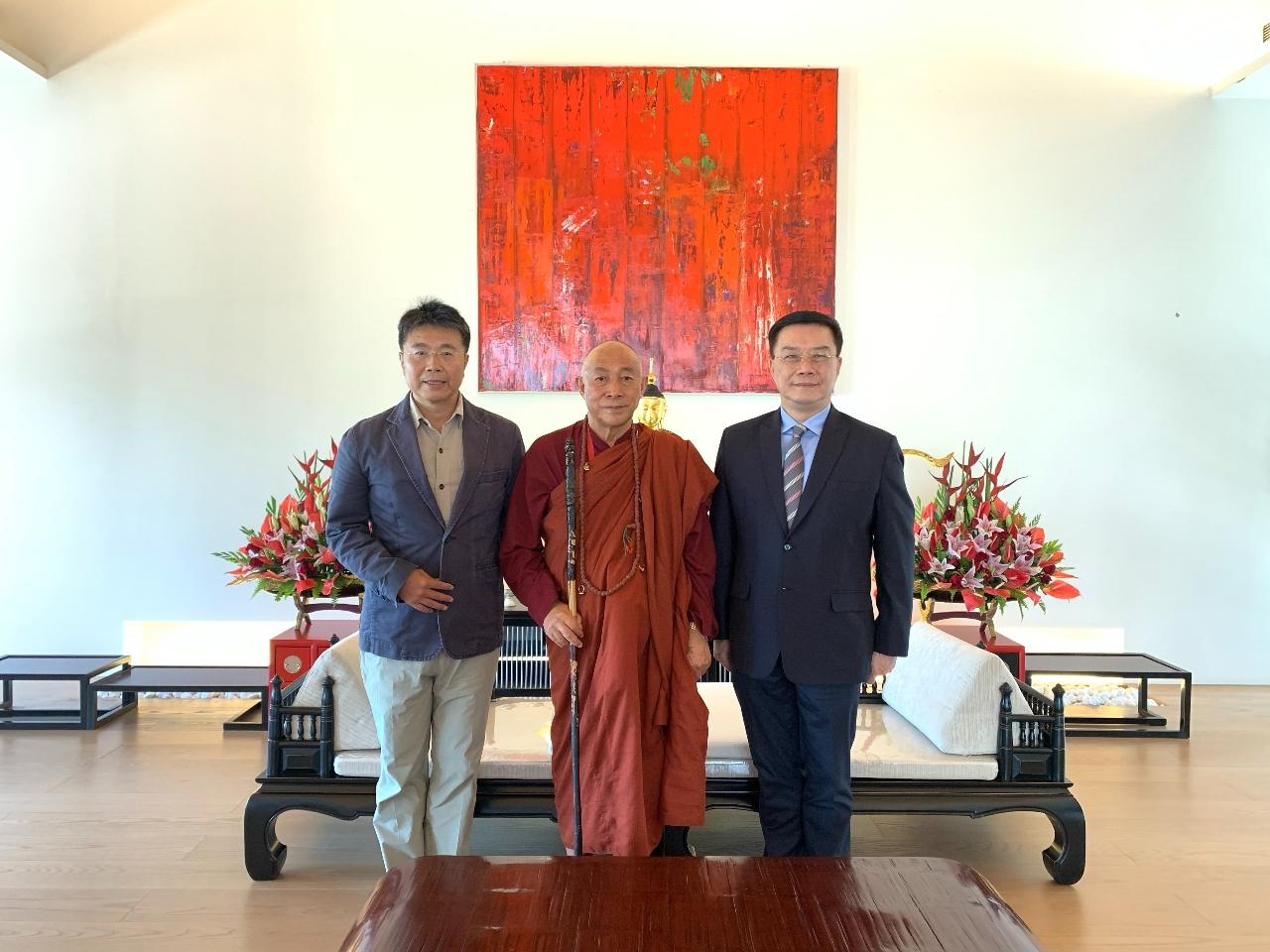 靈鷲山心道法師與駐緬甸代表李朝成及副參事張水庸合影